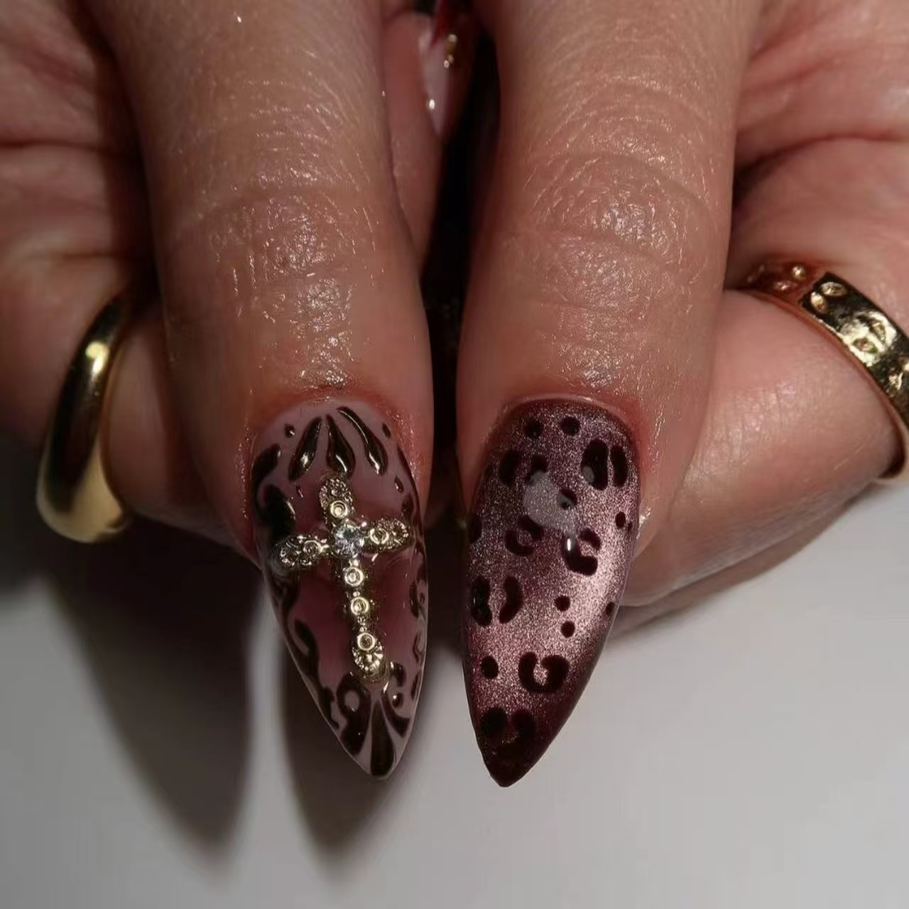Gradient-Weinrotbraune künstli – Nail Art Red Bewertung und Preis